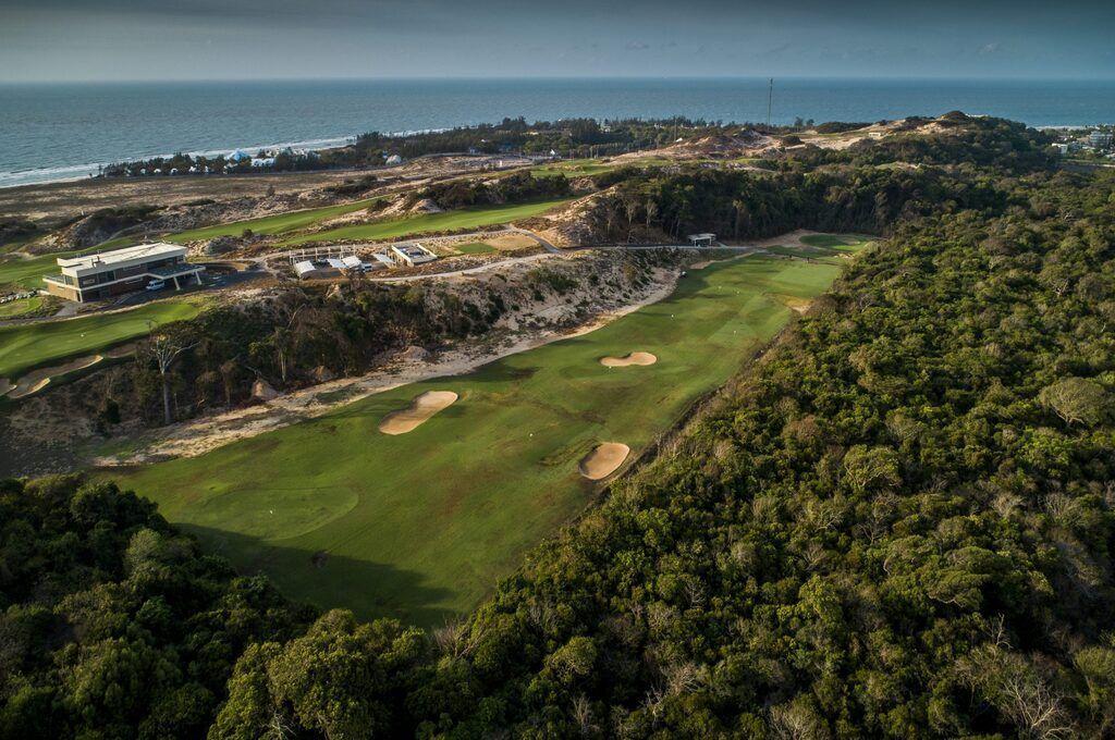 The-Bluffs-1-HR-70-Driving-Range-scaled (1)